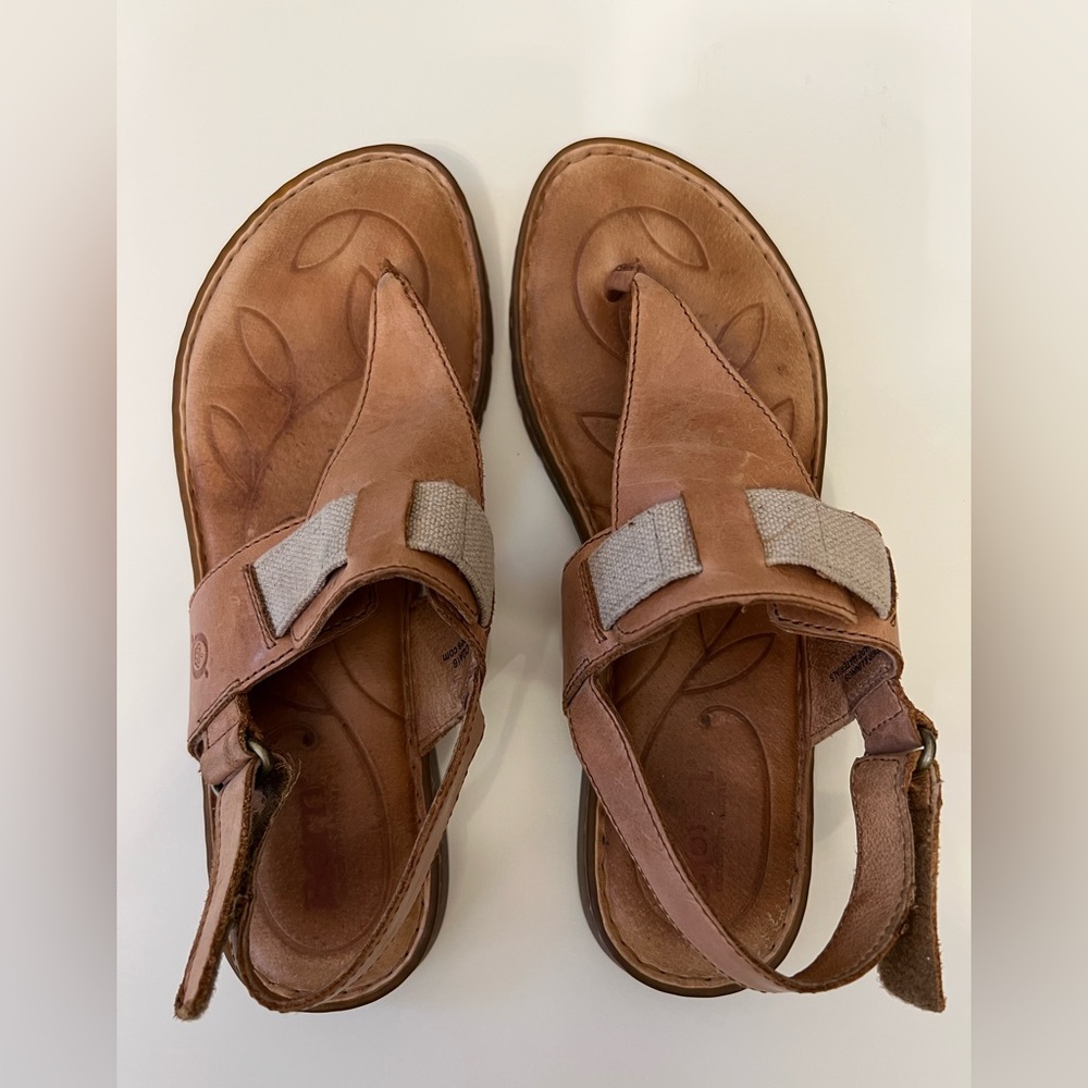 Super cute Born Bellino sandals with velcro closure.